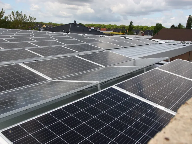 Eine Solaranlage auf einem Dach
